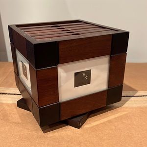 Rotating picture frame
